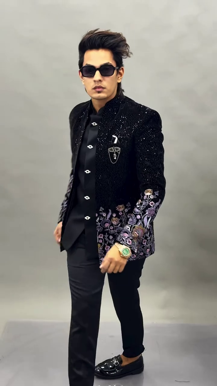🖤 Royal Noir Embroidered Indo-Western Set – Power, Prestige & Panache 🖤