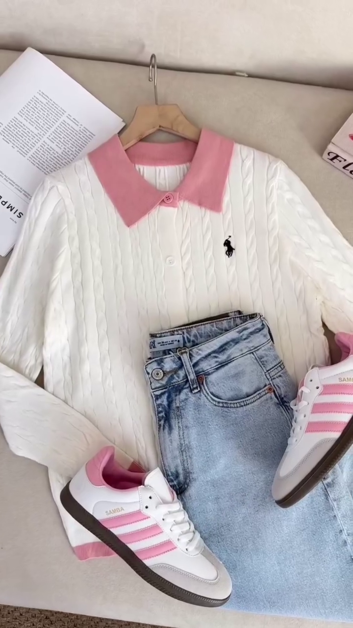 Minimal Half-Zip Sweatshirt with Casual Styling