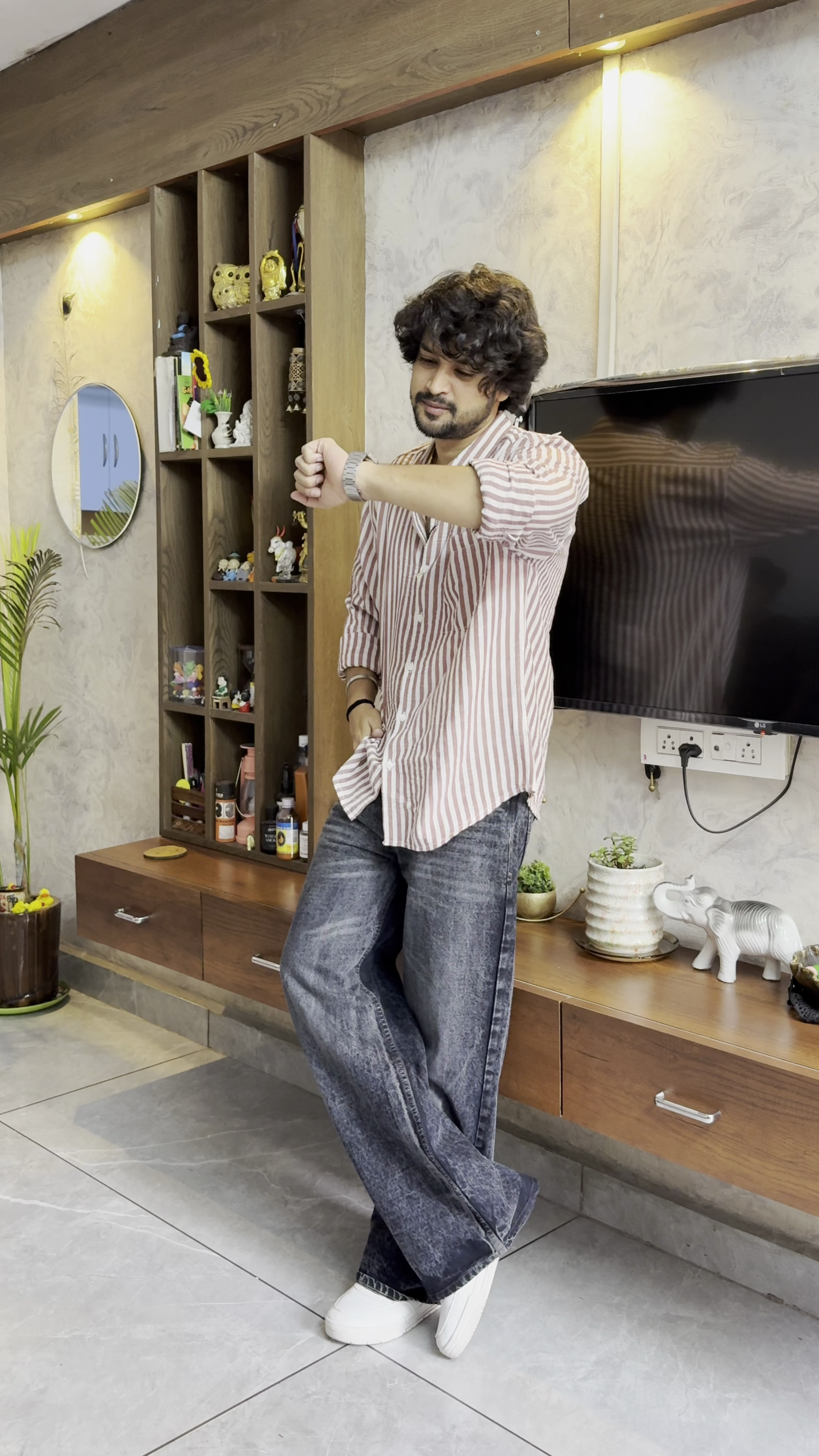 Men’s Light Wash Wide-Leg Denim Jeans