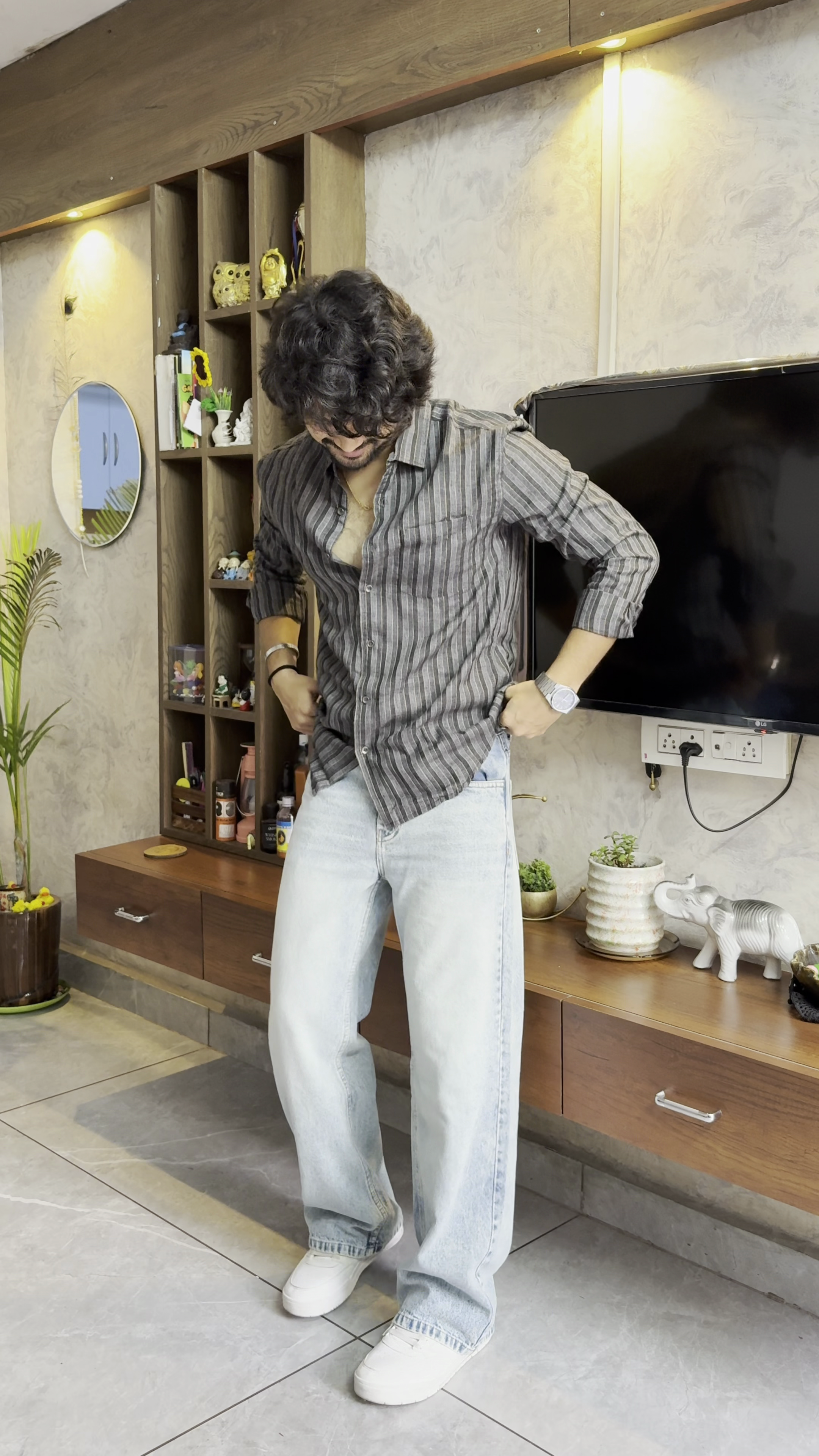 Men’s Light Wash Wide-Leg Denim Jeans