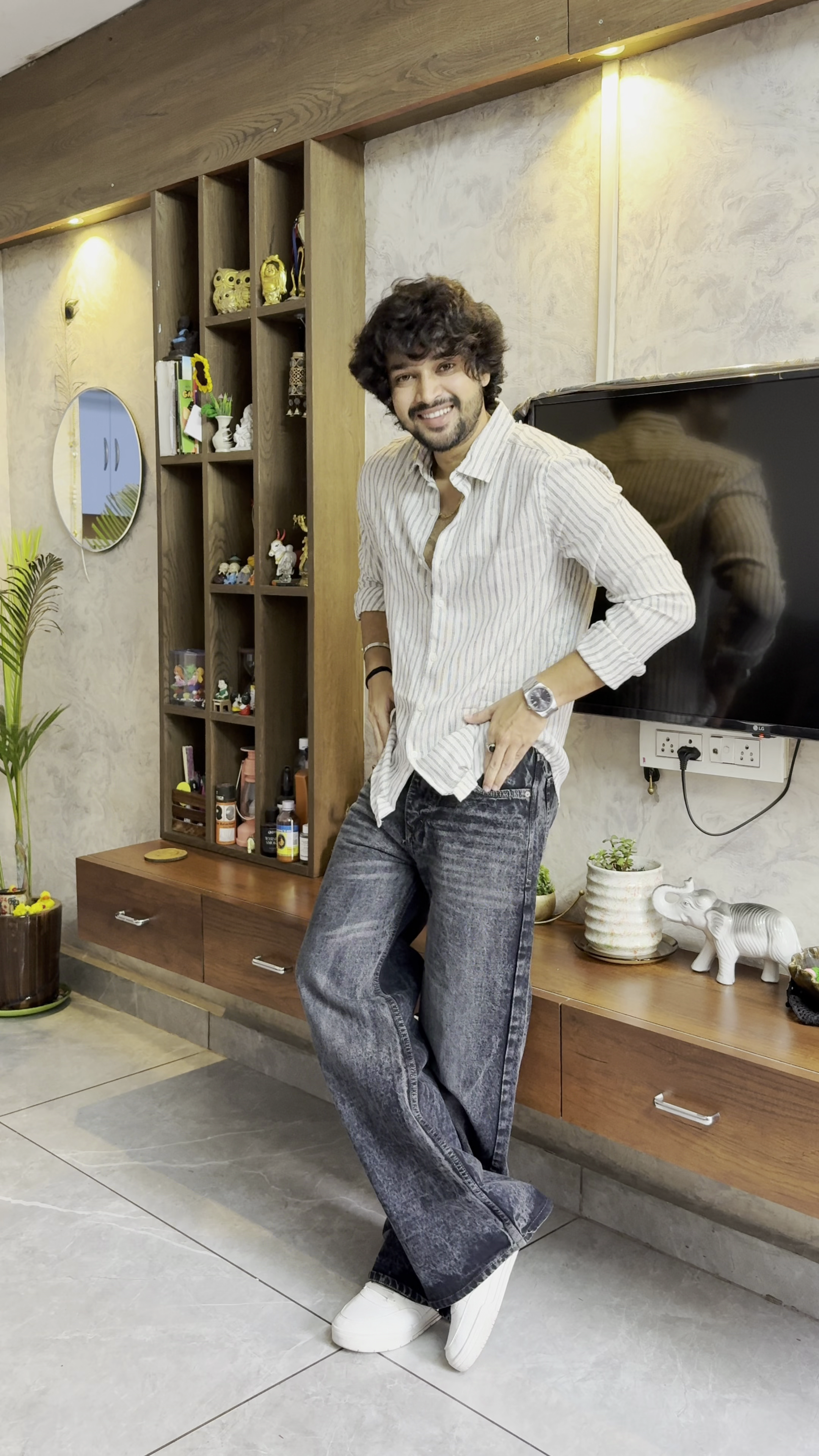 Men’s Light Wash Wide-Leg Denim Jeans