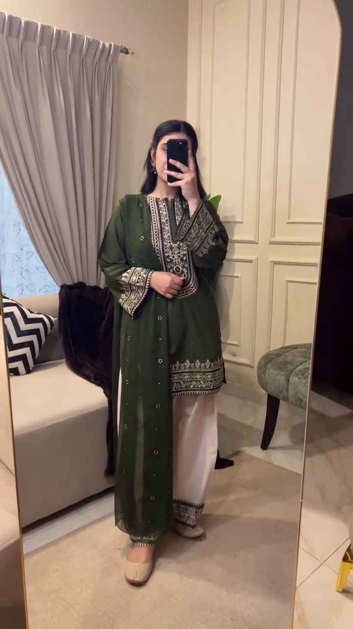 Classic Green Straight Kurta with Minimal Embroidery
