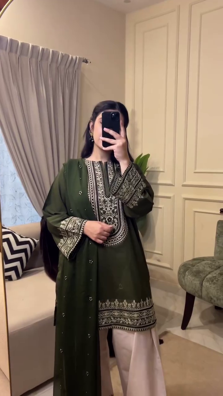 Classic Green Straight Kurta with Minimal Embroidery
