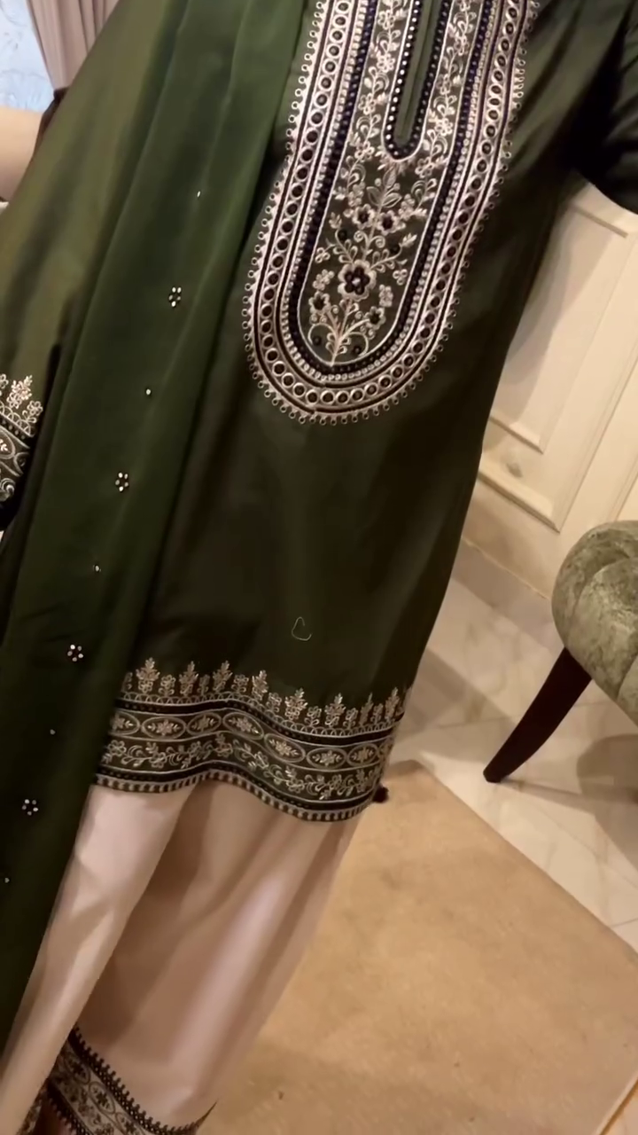 Classic Green Straight Kurta with Minimal Embroidery