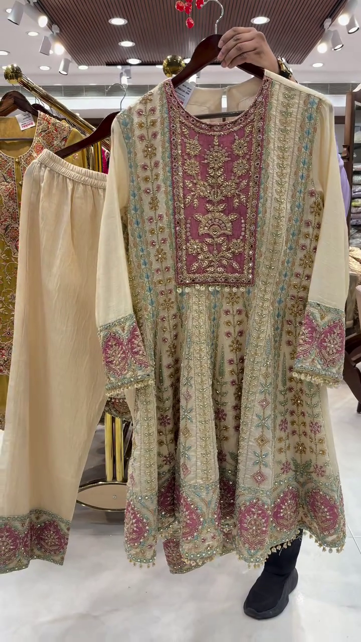 Elegant Embroidered Festive Kurta Set